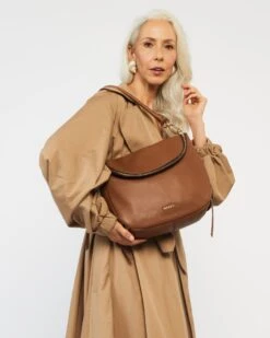 Frankie Shoulder Bag Tan -Nahrung Welt 112dbe7e da71 4ff1 a3c7 7c96d9786097 7d7e8f86 913d 4506 8ed7 90df6d62de14