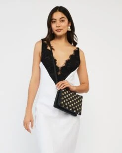 Tilly's Big Sis Crossbody Black + Gold Stud -Nahrung Welt 1c7962ea 6121 450e b00d 802d16a32330