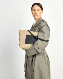 Paris Tote Tea Recycled Nylon -Nahrung Welt 1f6d99ef 6bf6 4fc9 8674 6a2c27afc8ae 75da860c 0a7b 4f7e a7d4 5b4e1ab8e7d0