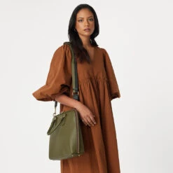 Feature Strap Webbing Khaki + Black Stripe -Nahrung Welt 2dc948af 103f 4b4f 8179 8e98f7cadb28 a88f7aed bf6b 4981 a9f3 dd37a53b1631