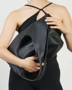 Knox Shoulder Bag 15 Knox Shoulder Bag -Nahrung Welt SABEN SS25 Ecomm Knox Black 3 0fcbf5eb 76d8 433e a8dc 4f8c6da4e1e2