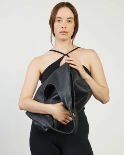 Knox Shoulder Bag 22 Knox Shoulder Bag -Nahrung Welt SABEN SS25 Ecomm Knox Black 4