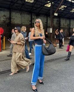 Titelseite 30 Titelseite -Nahrung Welt Tess Shanahan As Seen On