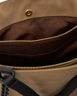 Paris Tote Tea Recycled Nylon -Nahrung Welt e77bb0f3 1221 4161 b8ef 4a383fec1314 56d7ace7 0c8e 4d32 8347 d01b99964421